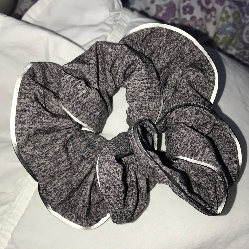 Lululemon scrunchie